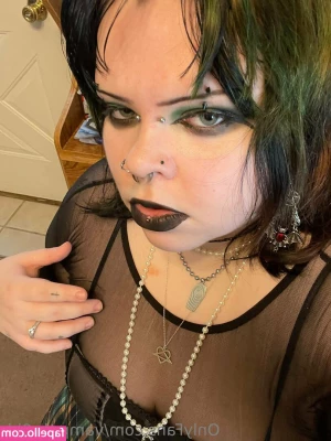vamp.thr0bb [ vamp-thr0bb ] - Do you want to blow me dry? 🥵