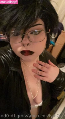 vamp.thr0bb [ vamp-thr0bb ] - I like this pic  It s cute