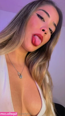 scarletkent - Grab your cock and make  mia_rosssee     cum   to her free account