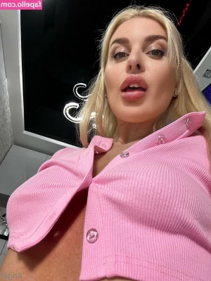 blondangel - Trying on clothes is just annoying