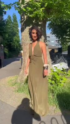 Anita Rani [ anita-rani ] - Pretty bare toes all lit up. Makes you wonder how good they would