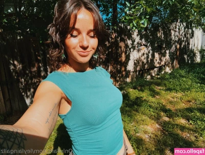 leylaingallz - Sometimes I try to find camera angles that make my dick look a little