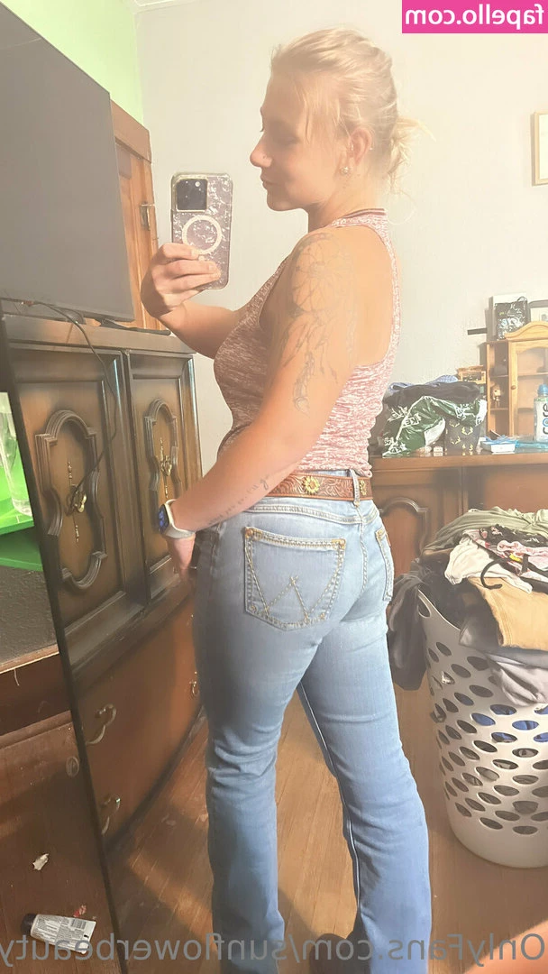 sunflowerbeauty30 - Baby! I want to share one of my little secrets with you... 😏 it