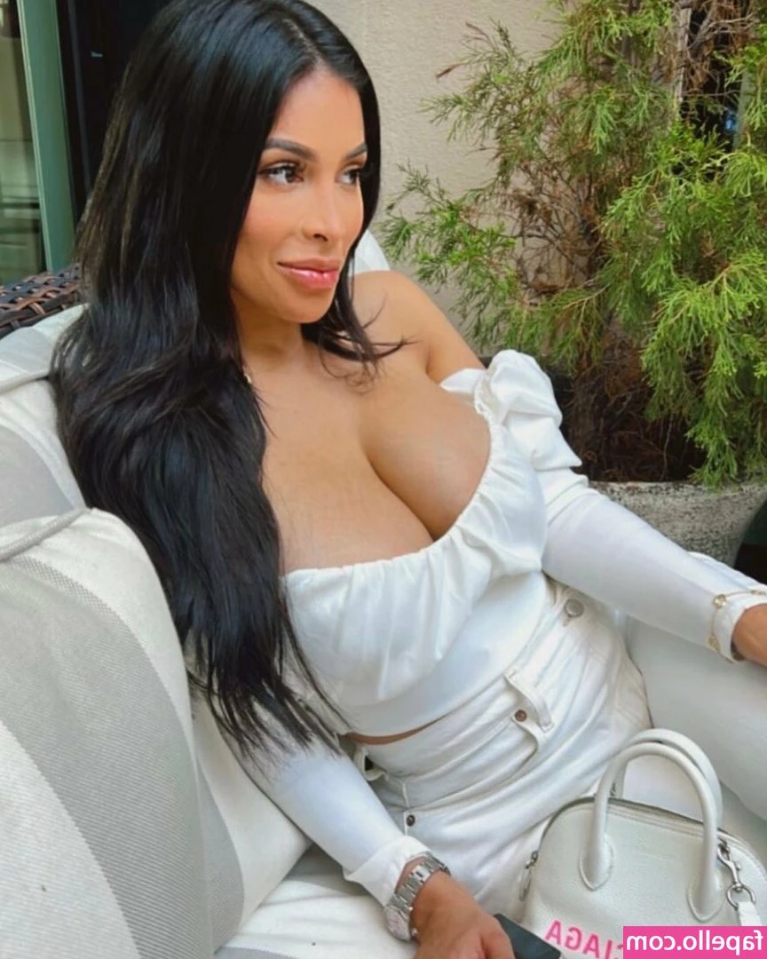 Rachel Estrada [ rachel-estrada ] - Just wanted to let everyone know I ll be live for an hour on Thursday