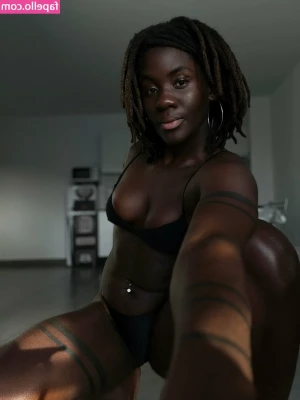BinaNjikam - With or without fishnets?