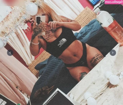 violet_kush [ violet-kush ] - Are you looking at my eyes?🤭