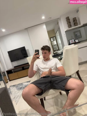 youngaussieboy98 - Hola amigos