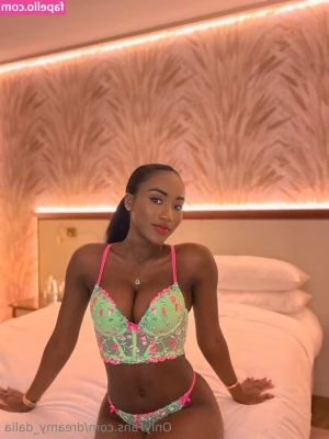 dreamy_dalia [ dreamy-dalia ] - Bent over just how you like it ♥️😈 wish someone was here to