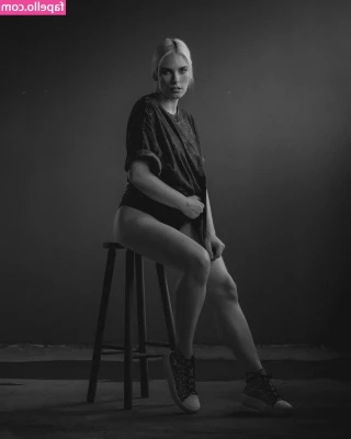 Rafaela Tomasi [ rafaela-tomasi ] - Going to make some new pictures with a new photographer during my