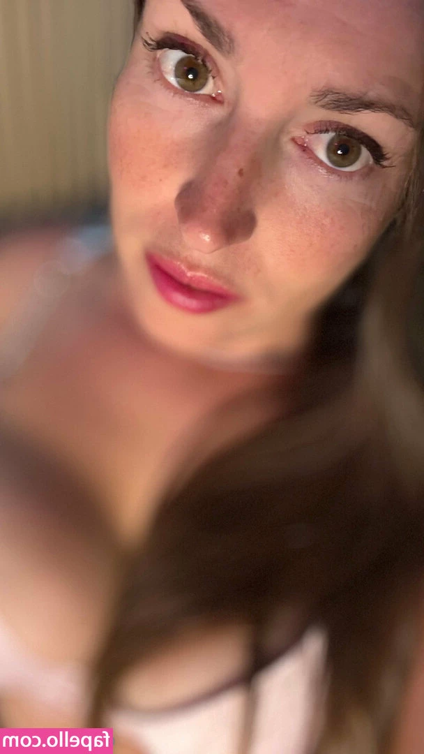 Cecilia Sopeña [ cecilia-sopena-1 ] - When the morning sun hits just right