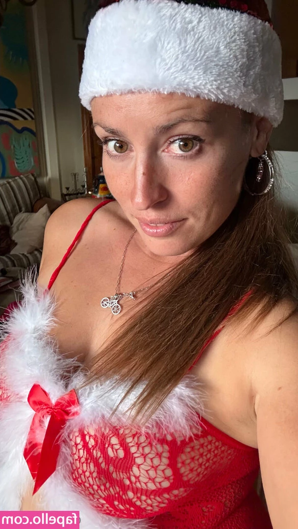 Cecilia Sopeña [ cecilia-sopena-1 ] - How I plan on spending my evening