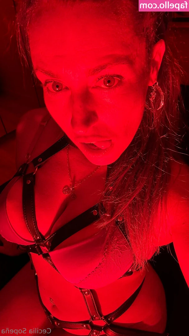 Cecilia Sopeña [ cecilia-sopena-1 ] - I m doing a Sweet Femdom Foot Fetish Scene  Live soon  Let me know if