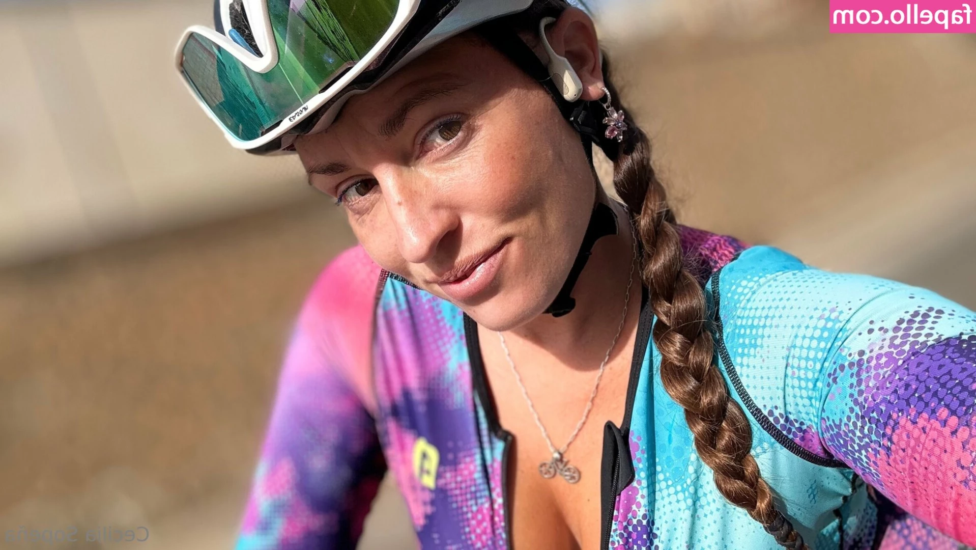 Cecilia Sopeña [ cecilia-sopena-1 ] - Outside pussy and ass flashing