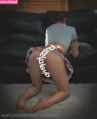 fantasy.faye [ fantasy-faye ] - Wanna see some anal play  then message me or subscribe