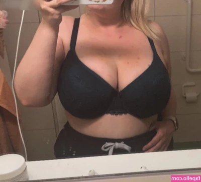 Your_curvy_girl [ your-curvy-girl ] - Continuing from the other night.. will I remove these?