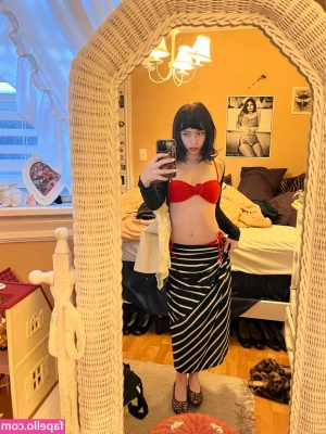 Chloemsua - Who s tryna join me in the shower