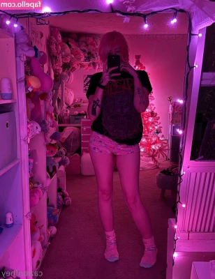 cazion - Happy SHIT day  Online chat today from 4-5 30p  Wish me a happy