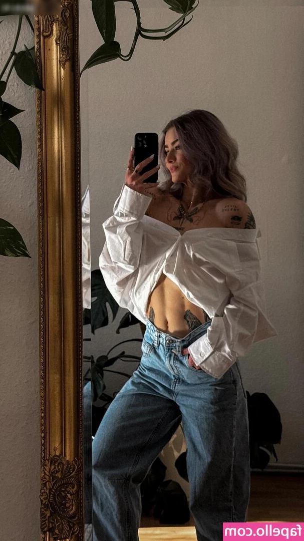 Celine Chiara Schumer [ celine-chiara-schumer ] - Walked all day in my loubs  Time for a feetmassage