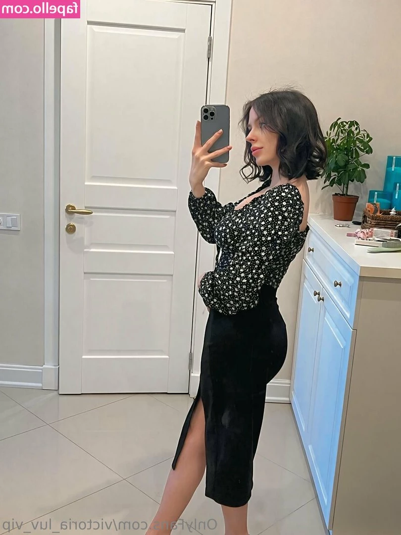 victoria_luv_vip [ victoria-luv-vip ] - Hubby can’t last long at all in this tight, married pussy. I need a