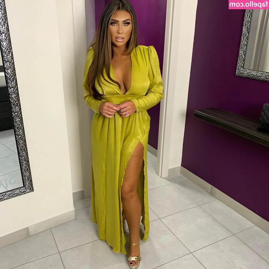 Lauren Goodger [ lauren-goodger ] - Need someone to bend me over this chest so I can watch myself getting