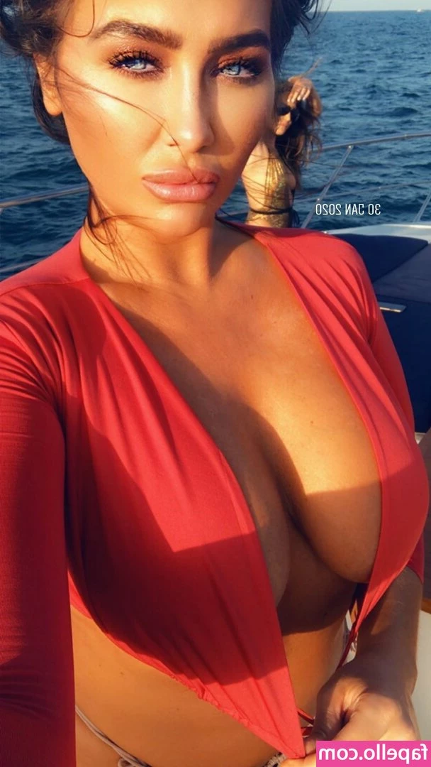 Lauren Goodger [ lauren-goodger ] - Thank you to everyone who celebrated 3 HECKING YEARS on Twitch with