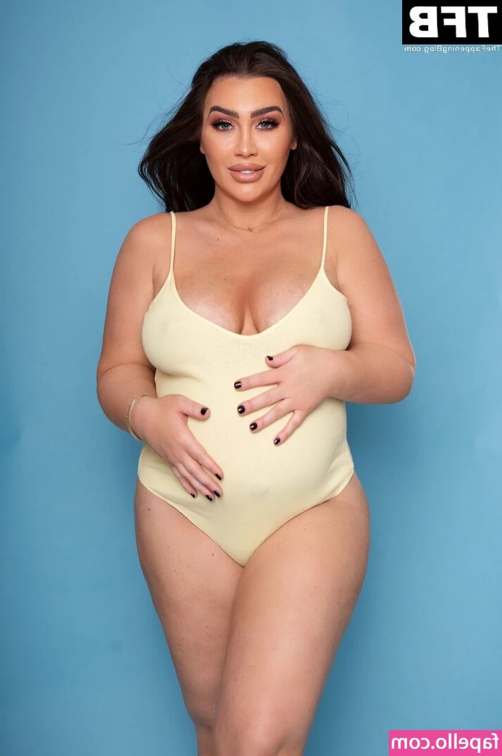 Lauren Goodger [ lauren-goodger ] - 🤩🤩I took off my panties and wait for you to come up behind me