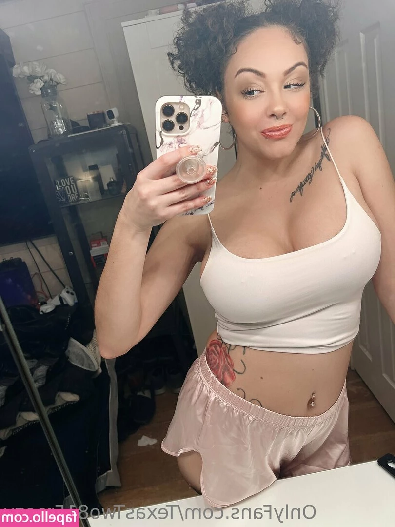 karacaprifree - Bored in the house  in the house bored can somebody keep me company