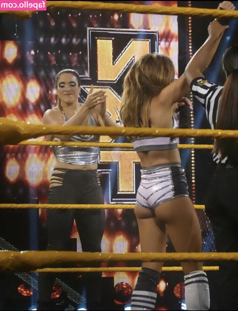 Dakota Kai [ dakota-kai ] - Me with my hair red and my clit piercing in for a lil playtime from a