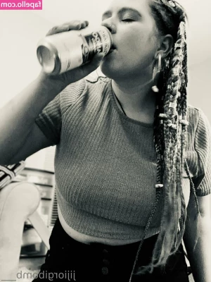 jijiorgibomb - This Kitty loves to sparkle ✨