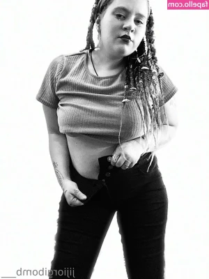 jijiorgibomb - Don t mind the couch lines on my cheeks  I don t wear much around the