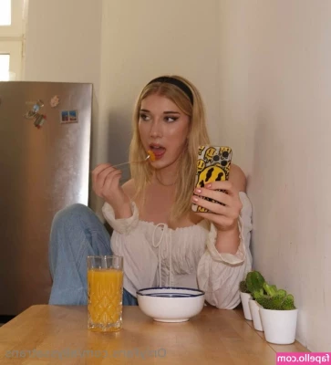 allyssats - Just missing a hand around the throat