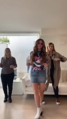 Shakira - lemme eat you out like this