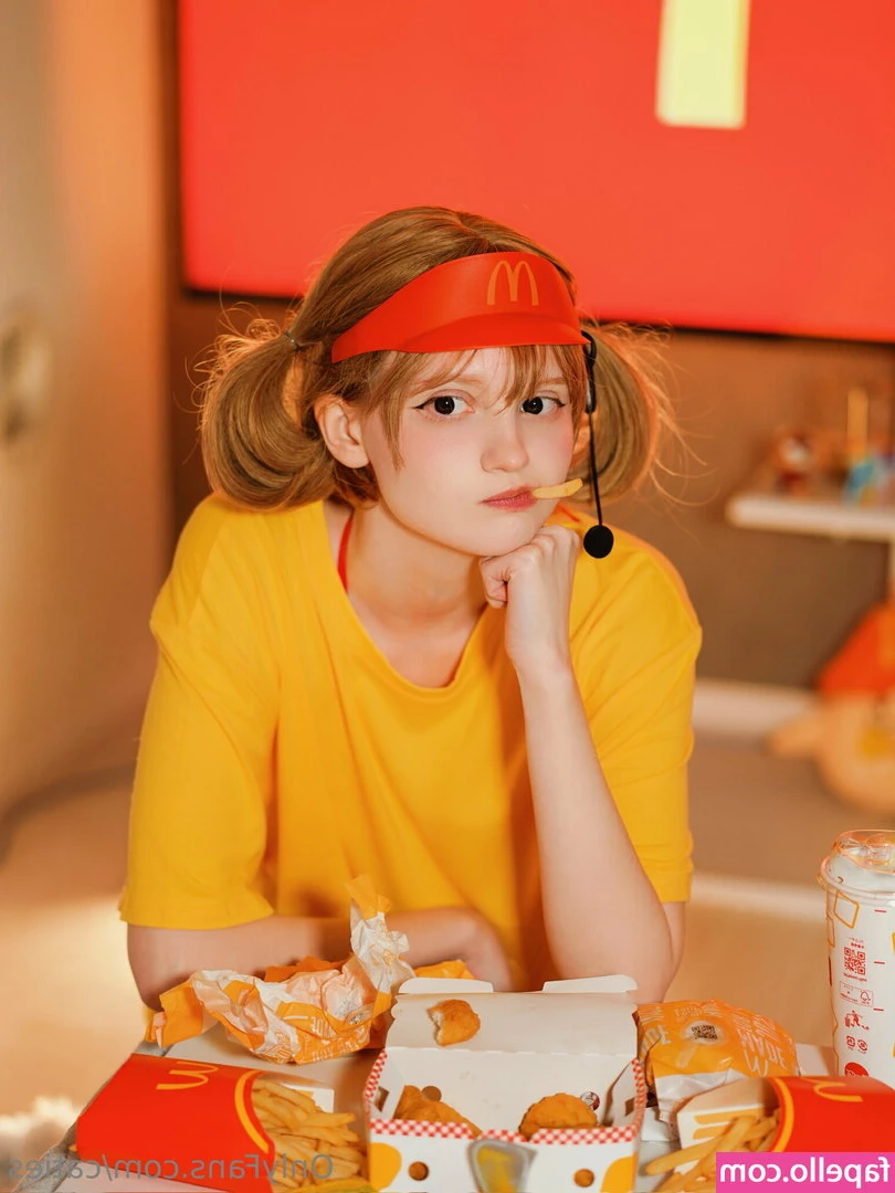 Caties [ caties-1 ] - Vitamin D is good for you and your ass. 🌤🍑