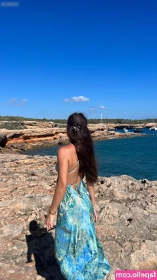 Sydney Ramolla [ sydney-ramolla ] - 1 or 2? Smiling or not Smiling 💚