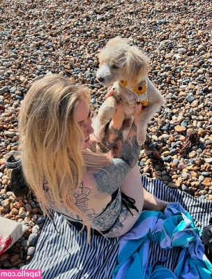 Sinead Bales [ sinead-bales ] - Who wants to wake up next to me