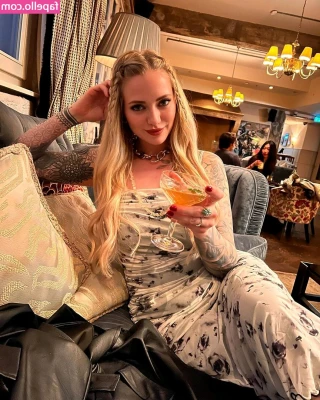 Sinead Bales [ sinead-bales ] - A little preview of Episode 7 featuring @beg4megz 💕 You can