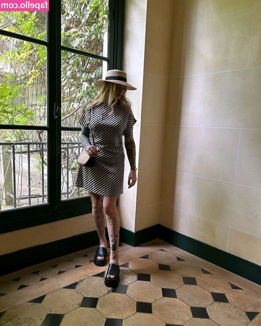 Sinead Bales [ sinead-bales ] - Les comparto esta foto de mi calzado de hoy. Un regalo que recibí de