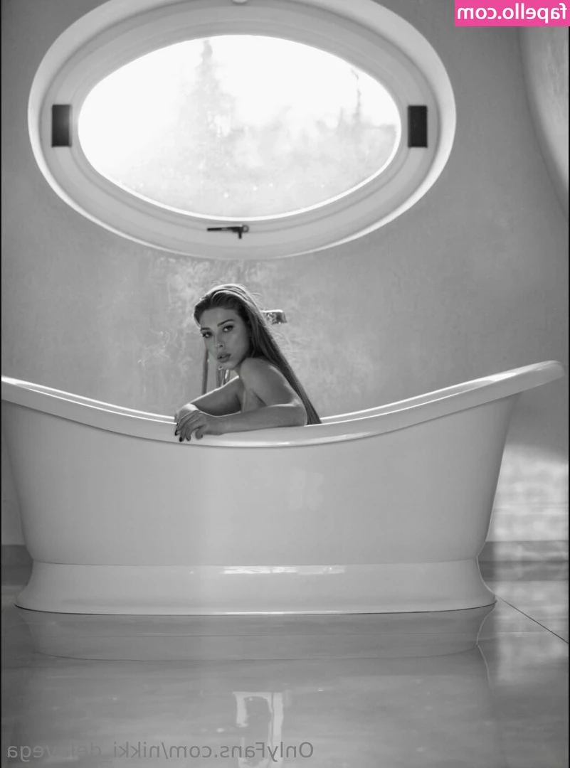 nikki_delavega [ nikki-delavega ] - I love gifts 😉  https://www.wishtender.com/eiraalexandra