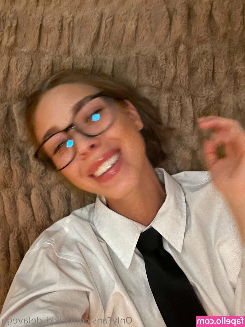 nikki_delavega [ nikki-delavega ] - Don t you love being naked in the woods