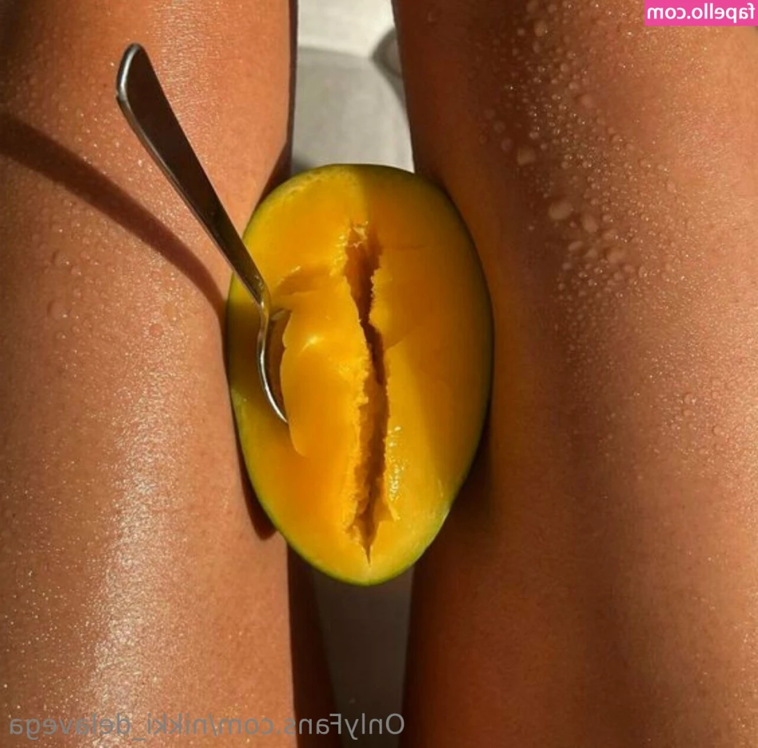 nikki_delavega [ nikki-delavega ] - Country in between