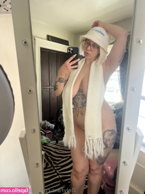 caitlinzielinski - I hope you like the view 👀