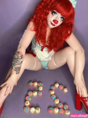 clussytheclownfree - Just trying to put some color in your world 🌺