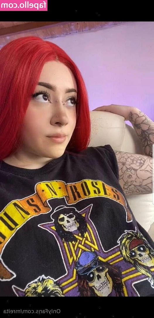 mreita - Boobies in red