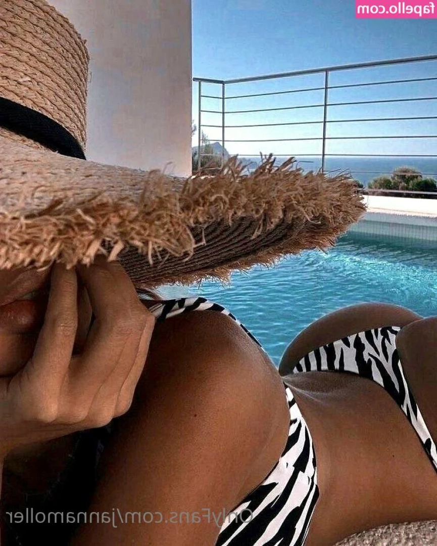 jannamoller - Trying to make myself feel better by doing my hair and makeup