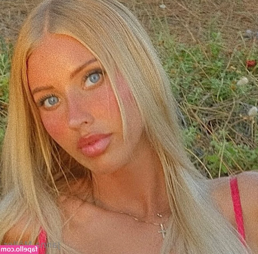 jannamoller - OF is glitching pretty bad with messages dm me for some 1on1 time :)