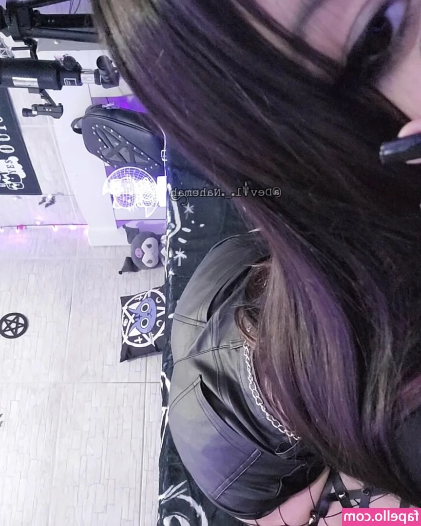 devil._.nahemah [ devil-nahemah ] - Happy Friday! I'm reaaally looking forward to this relaxing weekend