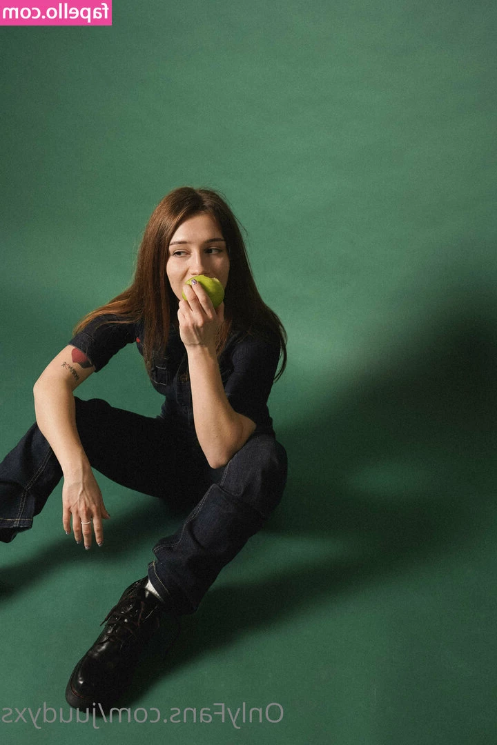 juudyxss - you look hungry... want a bite? 😌🥩  LMFAO sorry i couldn't help