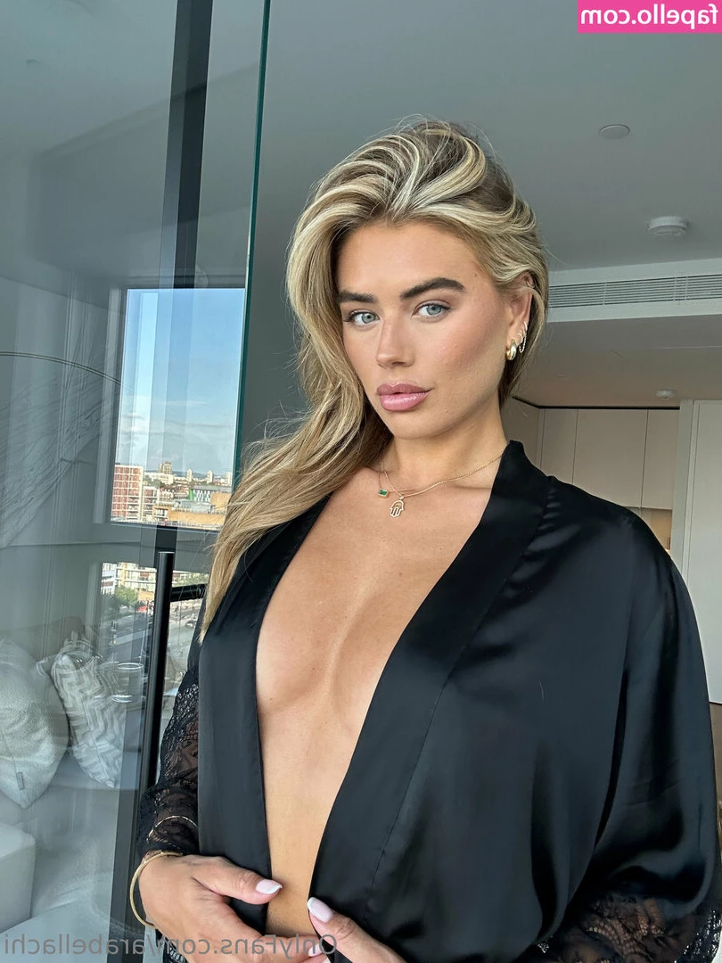 arabellachi [ arabellachi-2 ] - Wanna spank me    Unlock below In this juicy video  you get a premium