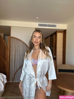 arabellachi [ arabellachi-2 ] - Gettin that vitamin D 😉👅