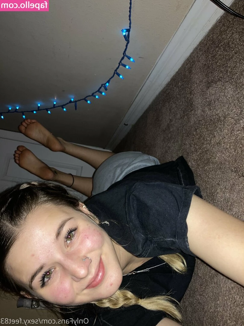 rhiannon.goddess [ rhiannon-goddess ] - I m so horny and sad